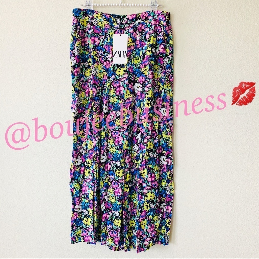 ZARA Pleated Printed Bermuda Shorts - Picture 3 of 8